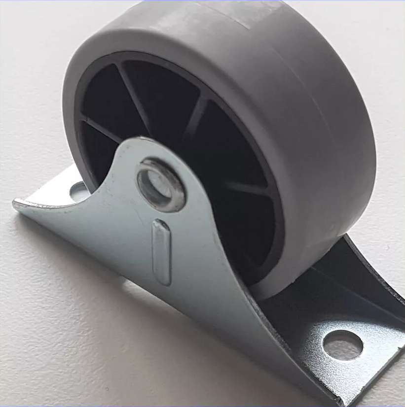 Photo d'une roue en plastique avec support metal pour remplacement sur un meuble IKEA. La référence de la roue est 111401.